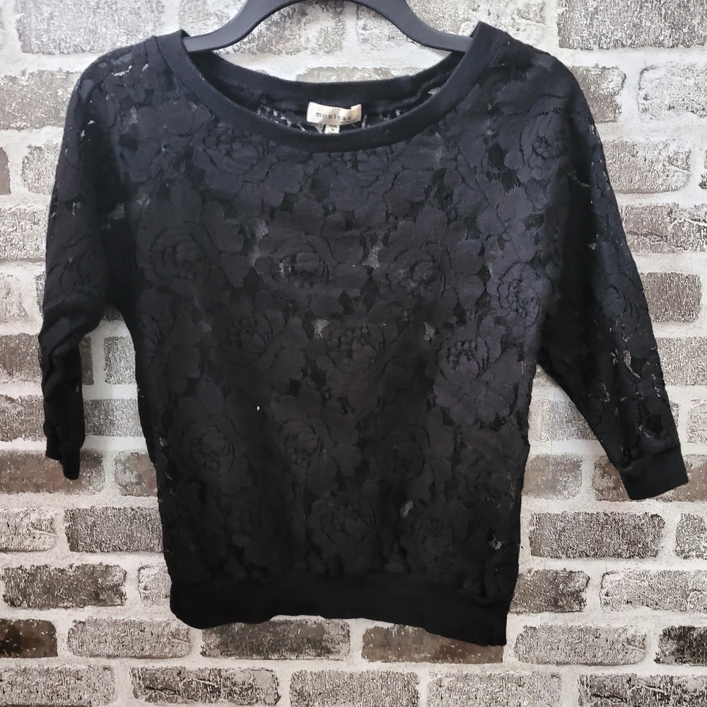 Monteau cropped black lace top. Quarter length sleeves. Size womens small